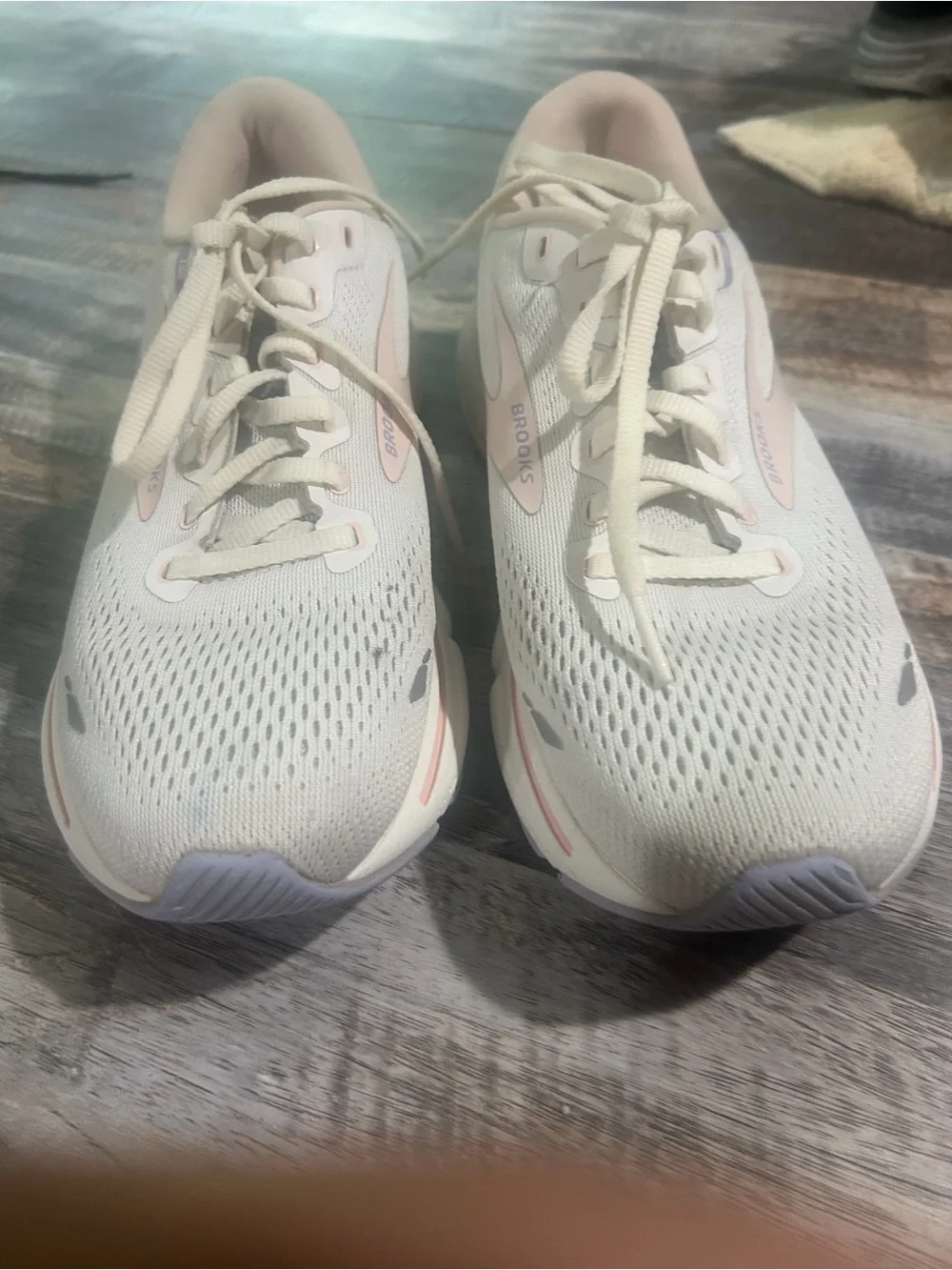 Brooks size 8 Women's Running Sneakers - Light Gray with Pale Pink Accents